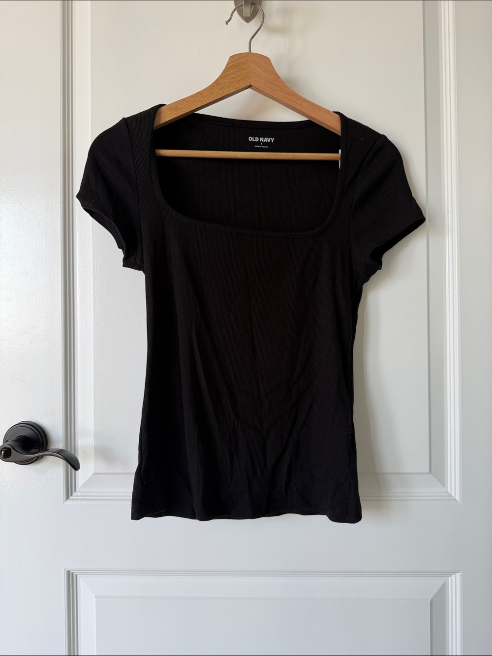 Old Navy Black Scoop Neck Short Sleeve Tee